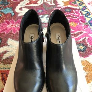 Clark’s Othea Ada Black Leather Size 8 Booties